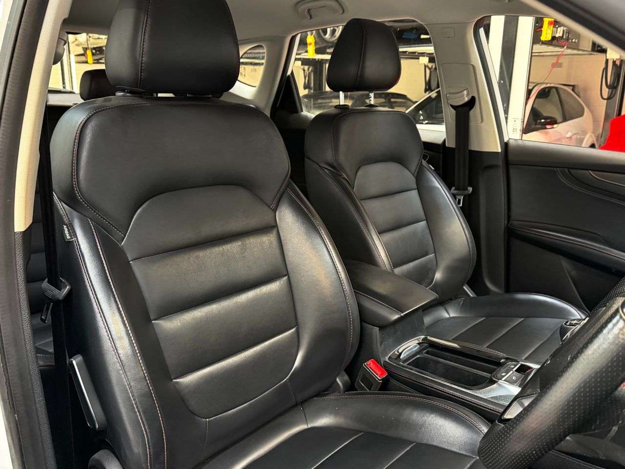 A 2022 MG MG HS 1.5 T-GDI Excite SUV 5dr Petrol Manual Euro 6 (s/s) (162 ps) A 2022 MG MG HS 1.5 T-GDI Excite SUV 5dr Petrol Manual Euro 6 (s/s) (162 ps)