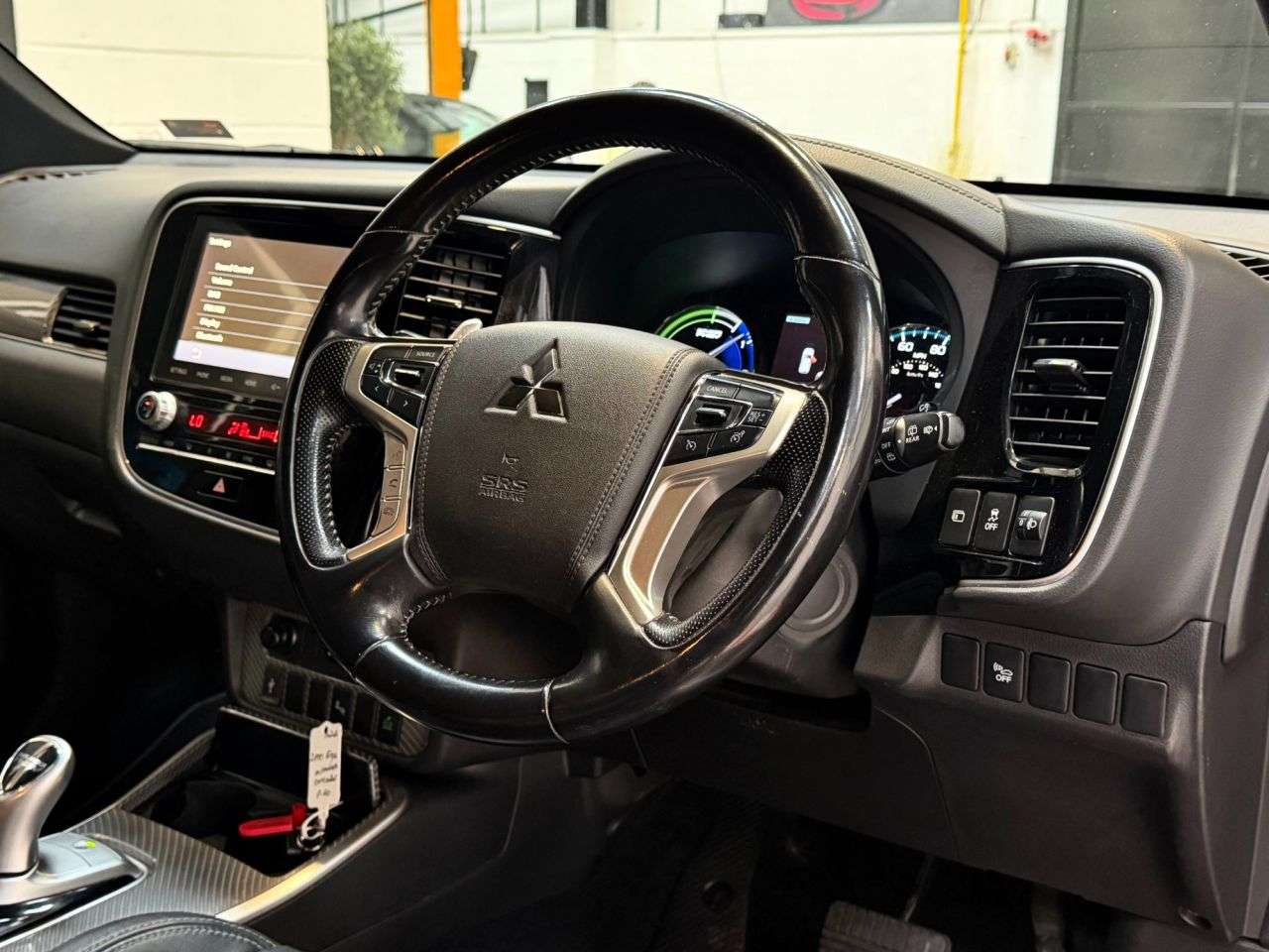 A 2021 MITSUBISHI OUTLANDER 2.4h TwinMotor 13.8kWh Dynamic SUV 5dr Petrol Plug-in Hybrid CVT 4WD Euro 6 A 2021 MITSUBISHI OUTLANDER 2.4h TwinMotor 13.8kWh Dynamic SUV 5dr Petrol Plug-in Hybrid CVT 4WD Euro 6