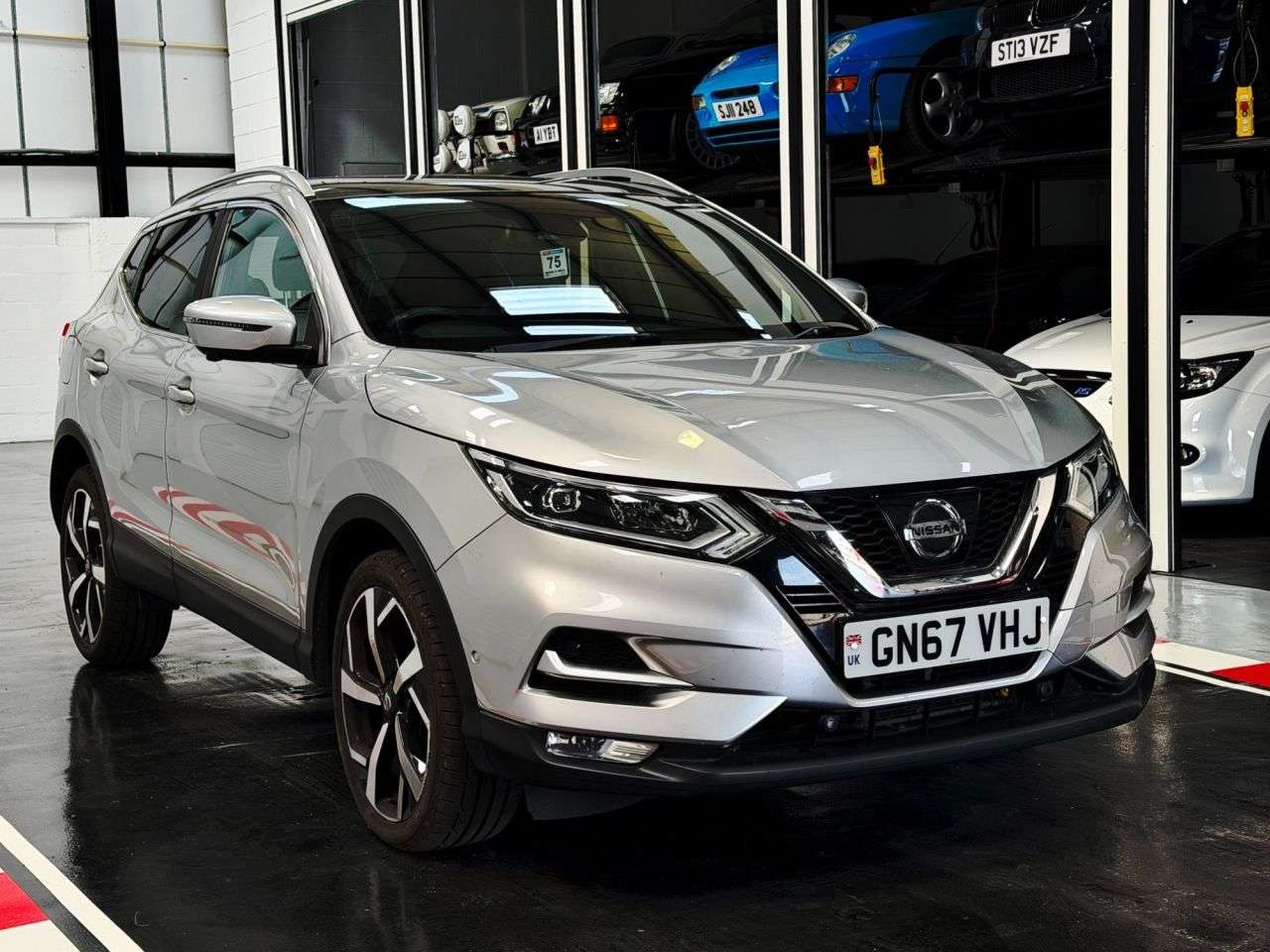 A 2017 NISSAN QASHQAI 1.2 DIG-T Tekna+ SUV 5dr Petrol XTRON Euro 6 (s/s) (115 ps) A 2017 NISSAN QASHQAI 1.2 DIG-T Tekna+ SUV 5dr Petrol XTRON Euro 6 (s/s) (115 ps)