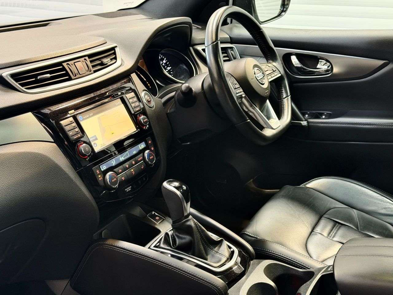 A 2017 NISSAN QASHQAI 1.2 DIG-T Tekna+ SUV 5dr Petrol XTRON Euro 6 (s/s) (115 ps) A 2017 NISSAN QASHQAI 1.2 DIG-T Tekna+ SUV 5dr Petrol XTRON Euro 6 (s/s) (115 ps)