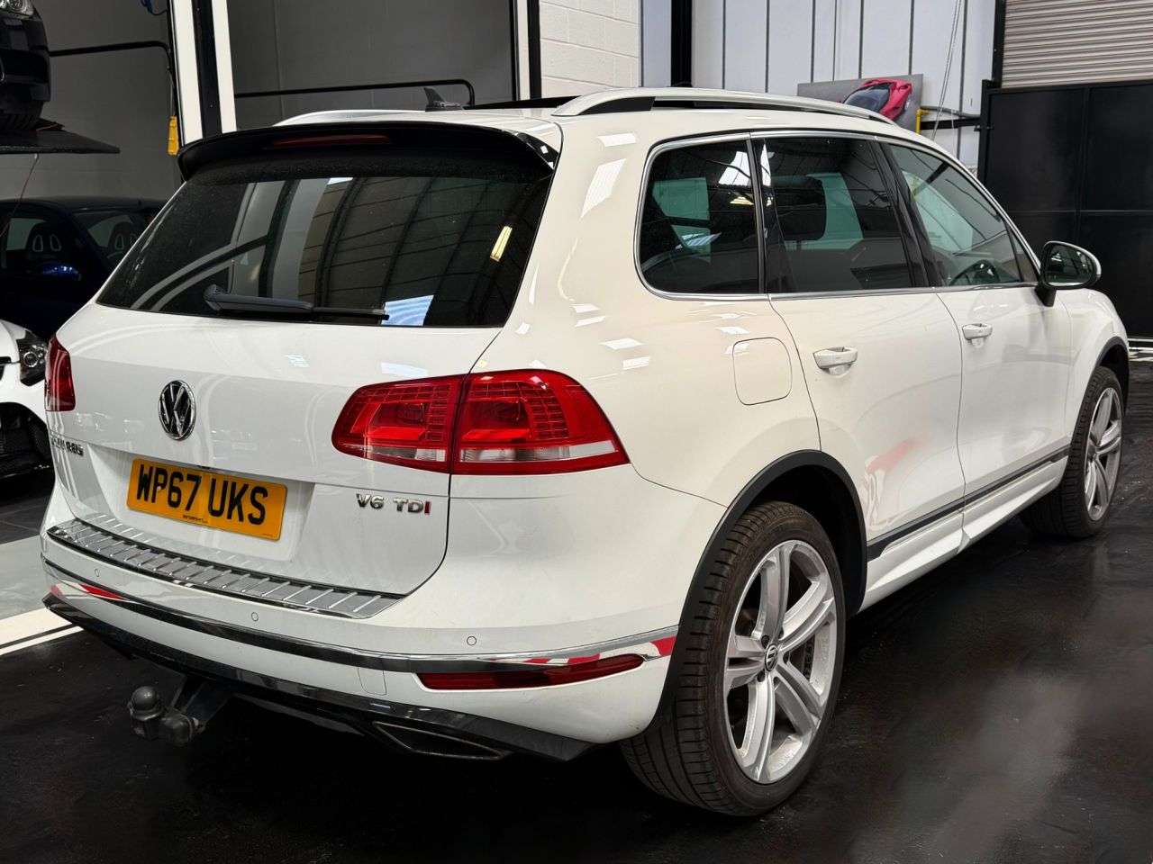 A 2017 VOLKSWAGEN TOUAREG 3.0 TDI V6 R-Line Plus SUV 5dr Diesel Tiptronic 4WD Euro 6 (s/s) (262 ps) A 2017 VOLKSWAGEN TOUAREG 3.0 TDI V6 R-Line Plus SUV 5dr Diesel Tiptronic 4WD Euro 6 (s/s) (262 ps)