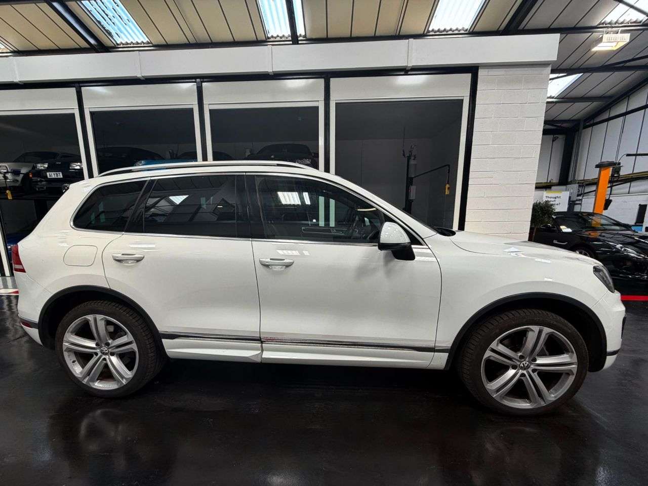A 2017 VOLKSWAGEN TOUAREG 3.0 TDI V6 R-Line Plus SUV 5dr Diesel Tiptronic 4WD Euro 6 (s/s) (262 ps) A 2017 VOLKSWAGEN TOUAREG 3.0 TDI V6 R-Line Plus SUV 5dr Diesel Tiptronic 4WD Euro 6 (s/s) (262 ps)