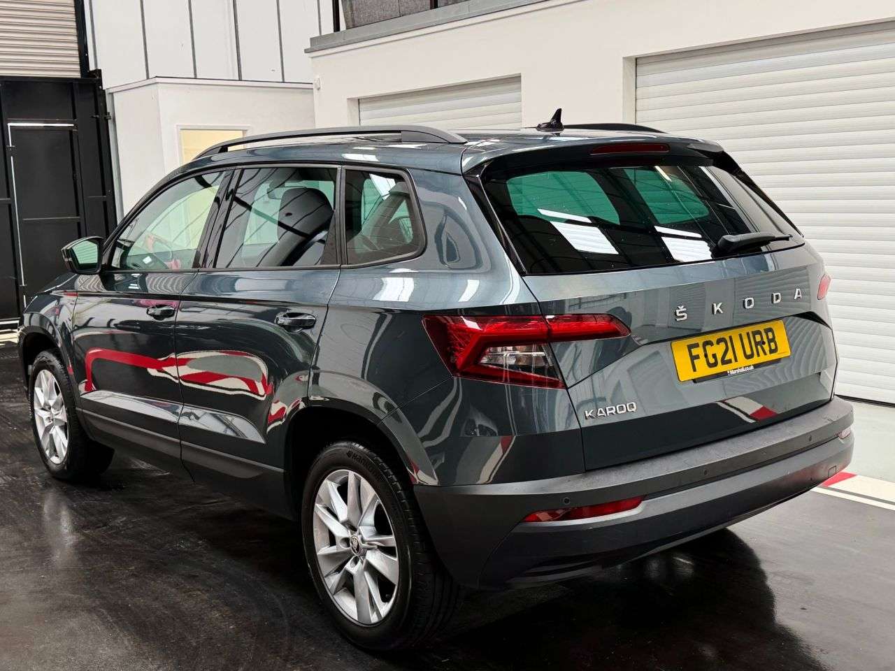 A 2021 SKODA KAROQ 1.5 TSI ACT SE Technology SUV 5dr Petrol DSG Euro 6 (s/s) (150 ps) A 2021 SKODA KAROQ 1.5 TSI ACT SE Technology SUV 5dr Petrol DSG Euro 6 (s/s) (150 ps)