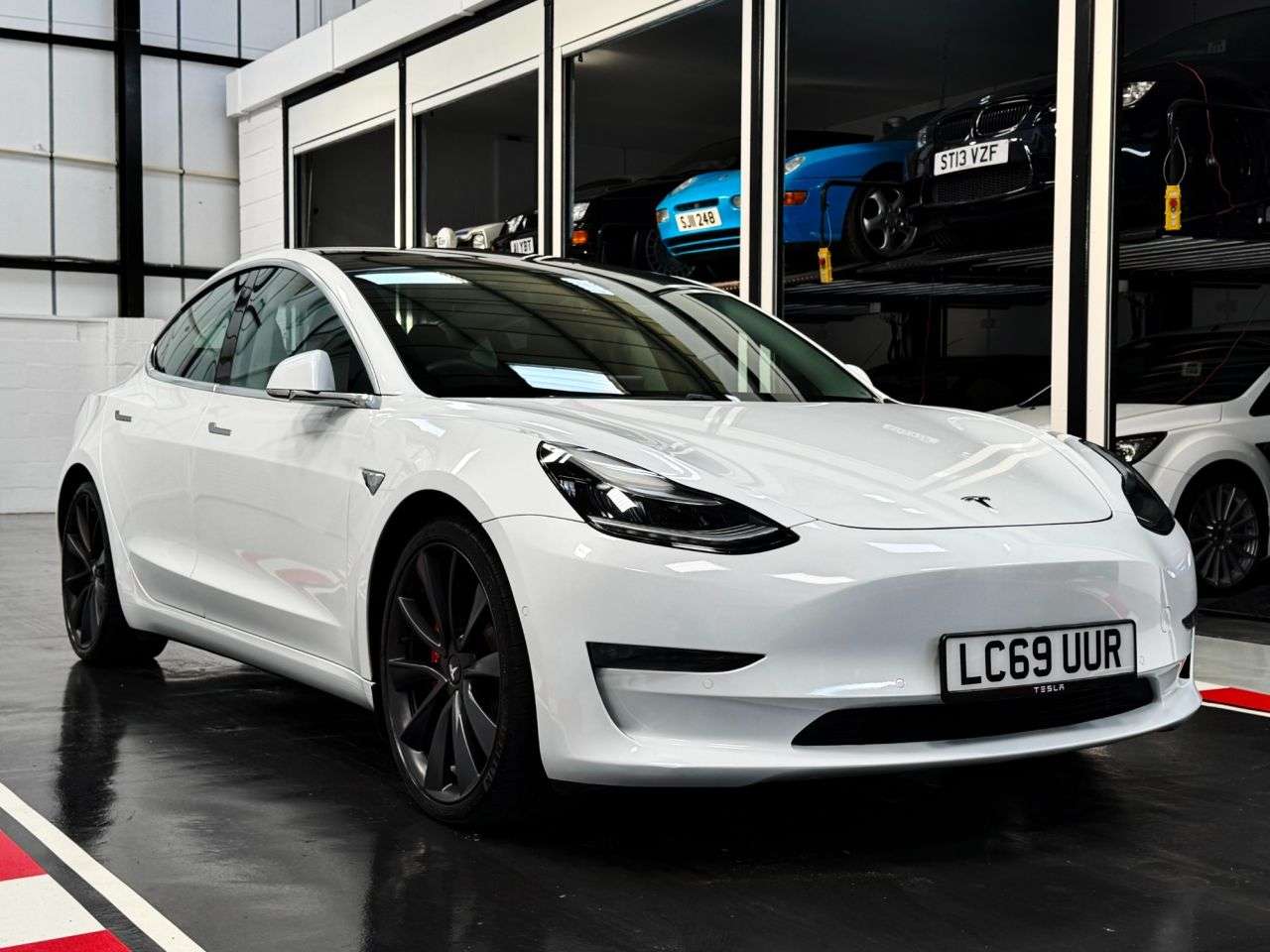 A 2019 TESLA MODEL 3 (Dual Motor) Performance Saloon 4dr Electric Auto 4WDE (Performance Upgrade A 2019 TESLA MODEL 3 (Dual Motor) Performance Saloon 4dr Electric Auto 4WDE (Performance Upgrade