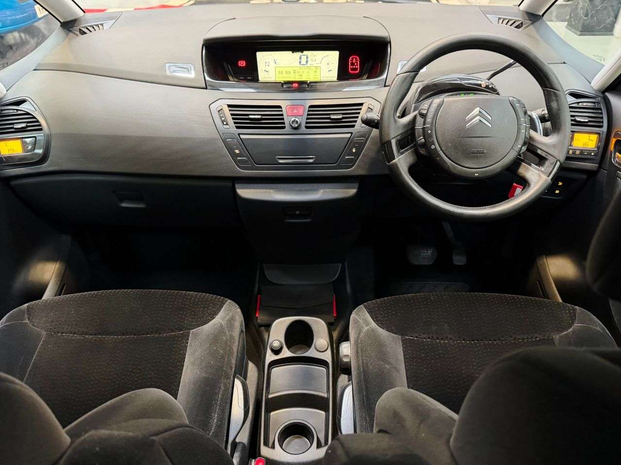 A 2010 CITROEN GRAND C4 PICASSO 2.0 HDi Exclusive MPV 5dr Diesel EGS6 Euro 4 (138 ps) A 2010 CITROEN GRAND C4 PICASSO 2.0 HDi Exclusive MPV 5dr Diesel EGS6 Euro 4 (138 ps)