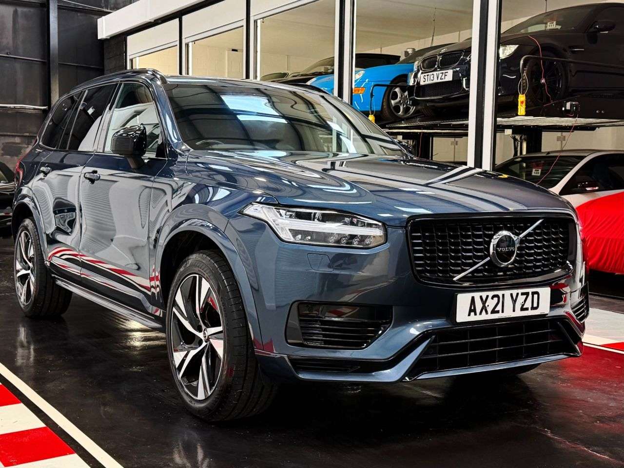 A 2021 VOLVO XC90 2.0h T8 Twin Engine Recharge 11.6kWh R-Design SUV 5dr Petrol Plug-in Hybrid A 2021 VOLVO XC90 2.0h T8 Twin Engine Recharge 11.6kWh R-Design SUV 5dr Petrol Plug-in Hybrid
