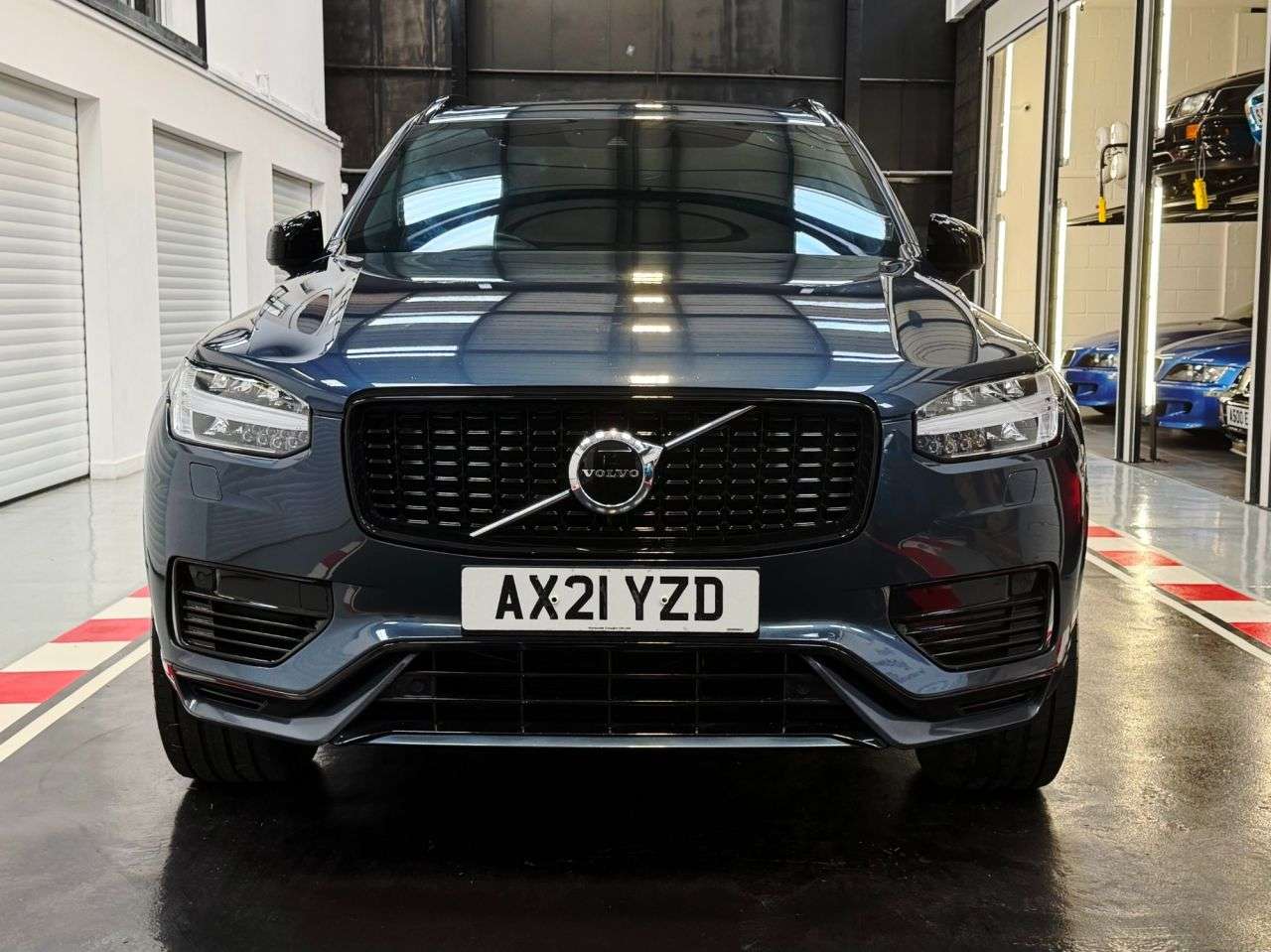 A 2021 VOLVO XC90 2.0h T8 Twin Engine Recharge 11.6kWh R-Design SUV 5dr Petrol Plug-in Hybrid A 2021 VOLVO XC90 2.0h T8 Twin Engine Recharge 11.6kWh R-Design SUV 5dr Petrol Plug-in Hybrid
