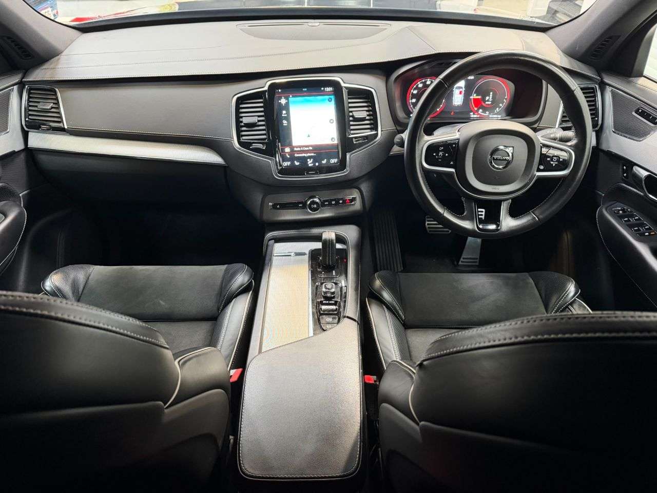 A 2021 VOLVO XC90 2.0h T8 Twin Engine Recharge 11.6kWh R-Design SUV 5dr Petrol Plug-in Hybrid A 2021 VOLVO XC90 2.0h T8 Twin Engine Recharge 11.6kWh R-Design SUV 5dr Petrol Plug-in Hybrid