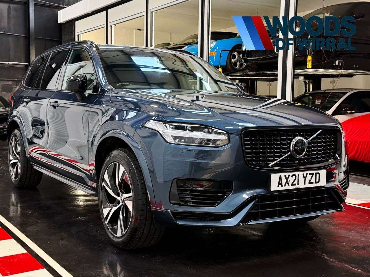 A 2021 VOLVO XC90 2.0h T8 Twin Engine Recharge 11.6kWh R-Design SUV 5dr Petrol Plug-in Hybrid A 2021 VOLVO XC90 2.0h T8 Twin Engine Recharge 11.6kWh R-Design SUV 5dr Petrol Plug-in Hybrid