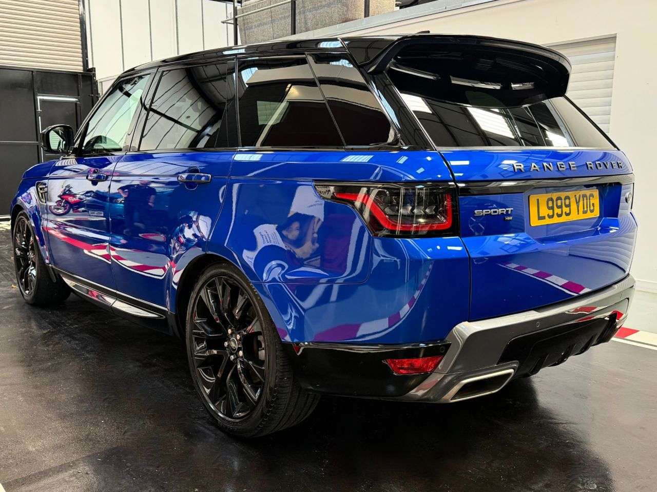 A 2021 LAND ROVER RANGE ROVER SPORT 3.0 D300 MHEV HSE Silver SUV 5dr Diesel Auto 4WD Euro 6 (s/s) (300 ps) A 2021 LAND ROVER RANGE ROVER SPORT 3.0 D300 MHEV HSE Silver SUV 5dr Diesel Auto 4WD Euro 6 (s/s) (300 ps)