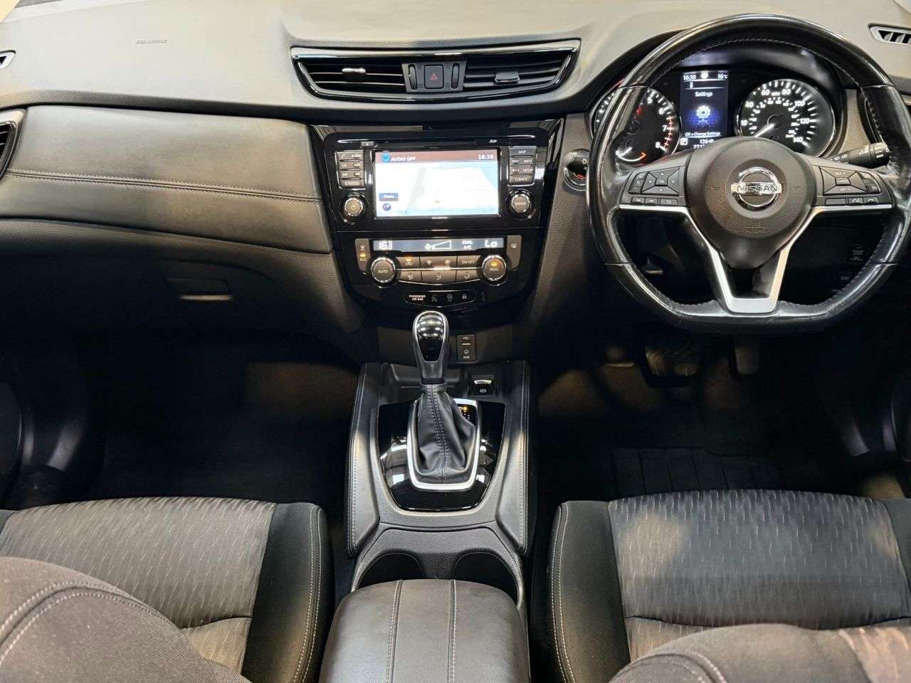 A 2019 NISSAN X-TRAIL 1.3 DIG-T N-Connecta SUV 5dr Petrol DCT Auto Euro 6 (s/s) (160 ps) A 2019 NISSAN X-TRAIL 1.3 DIG-T N-Connecta SUV 5dr Petrol DCT Auto Euro 6 (s/s) (160 ps)