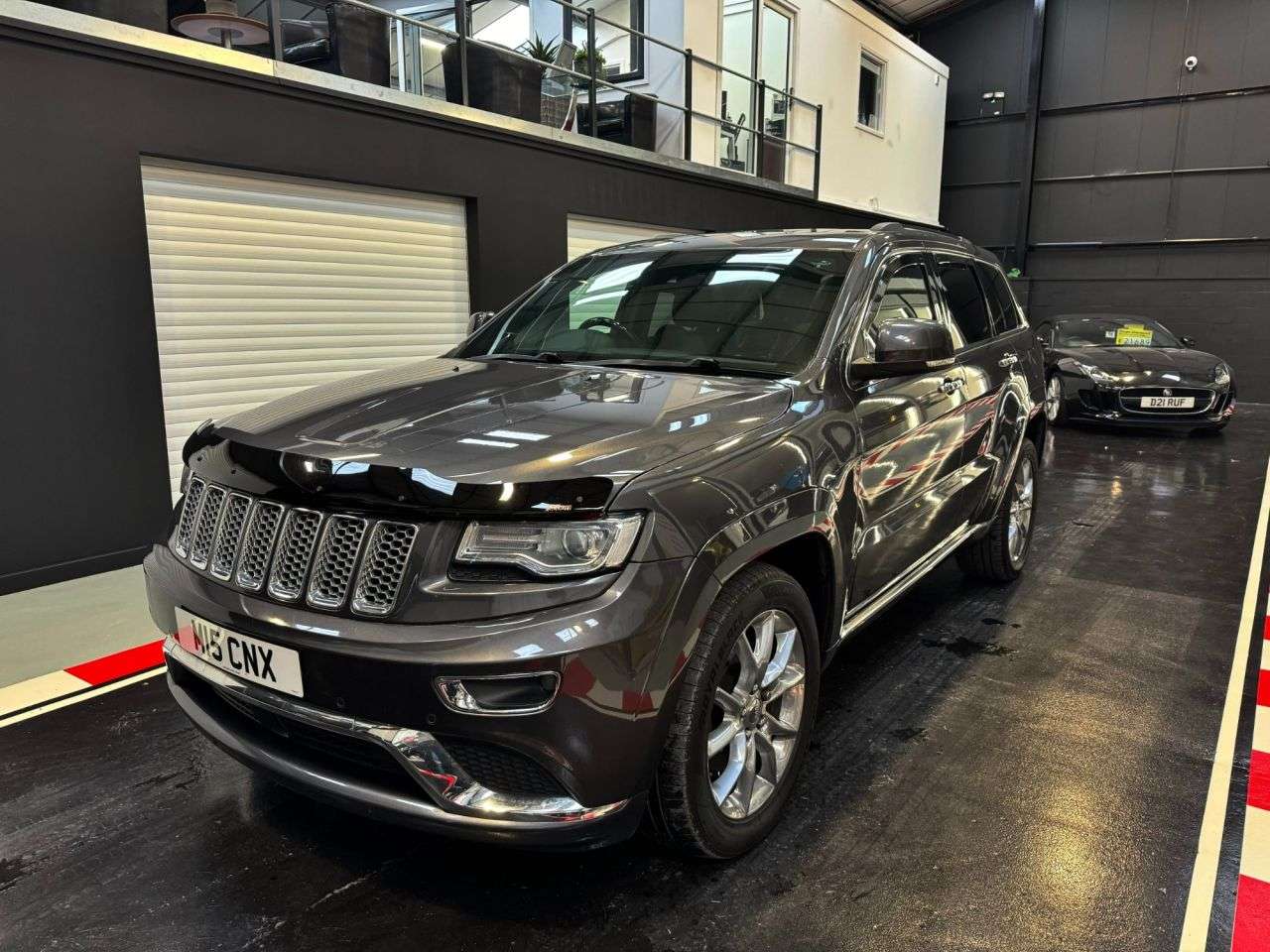 A 2016 JEEP GRAND CHEROKEE 3.0 V6 CRD Summit SUV 5dr Diesel Auto 4WD Euro 6 (247 bhp) A 2016 JEEP GRAND CHEROKEE 3.0 V6 CRD Summit SUV 5dr Diesel Auto 4WD Euro 6 (247 bhp)