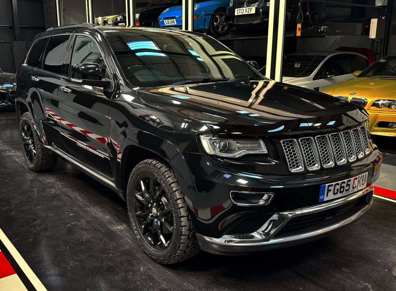 A 2015 JEEP GRAND CHEROKEE 3.0 V6 CRD Summit SUV 5dr Diesel Auto 4WD Euro 6 (247 bhp) A 2015 JEEP GRAND CHEROKEE 3.0 V6 CRD Summit SUV 5dr Diesel Auto 4WD Euro 6 (247 bhp)