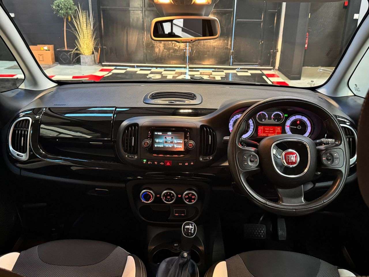 2017 FIAT 500L 2017 FIAT 500L