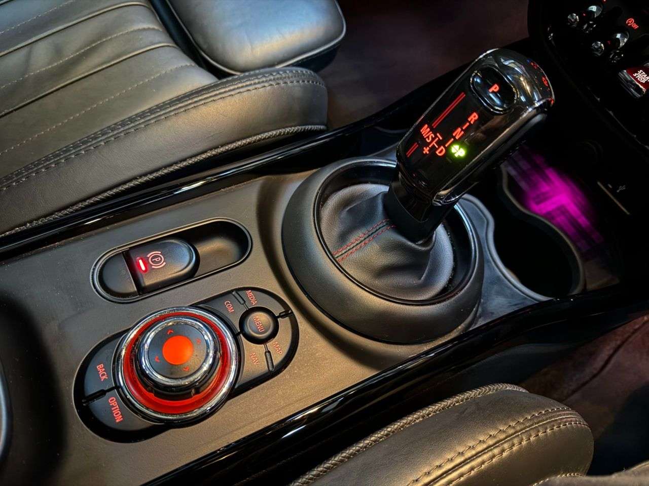 2019 MINI CLUBMAN 2019 MINI CLUBMAN