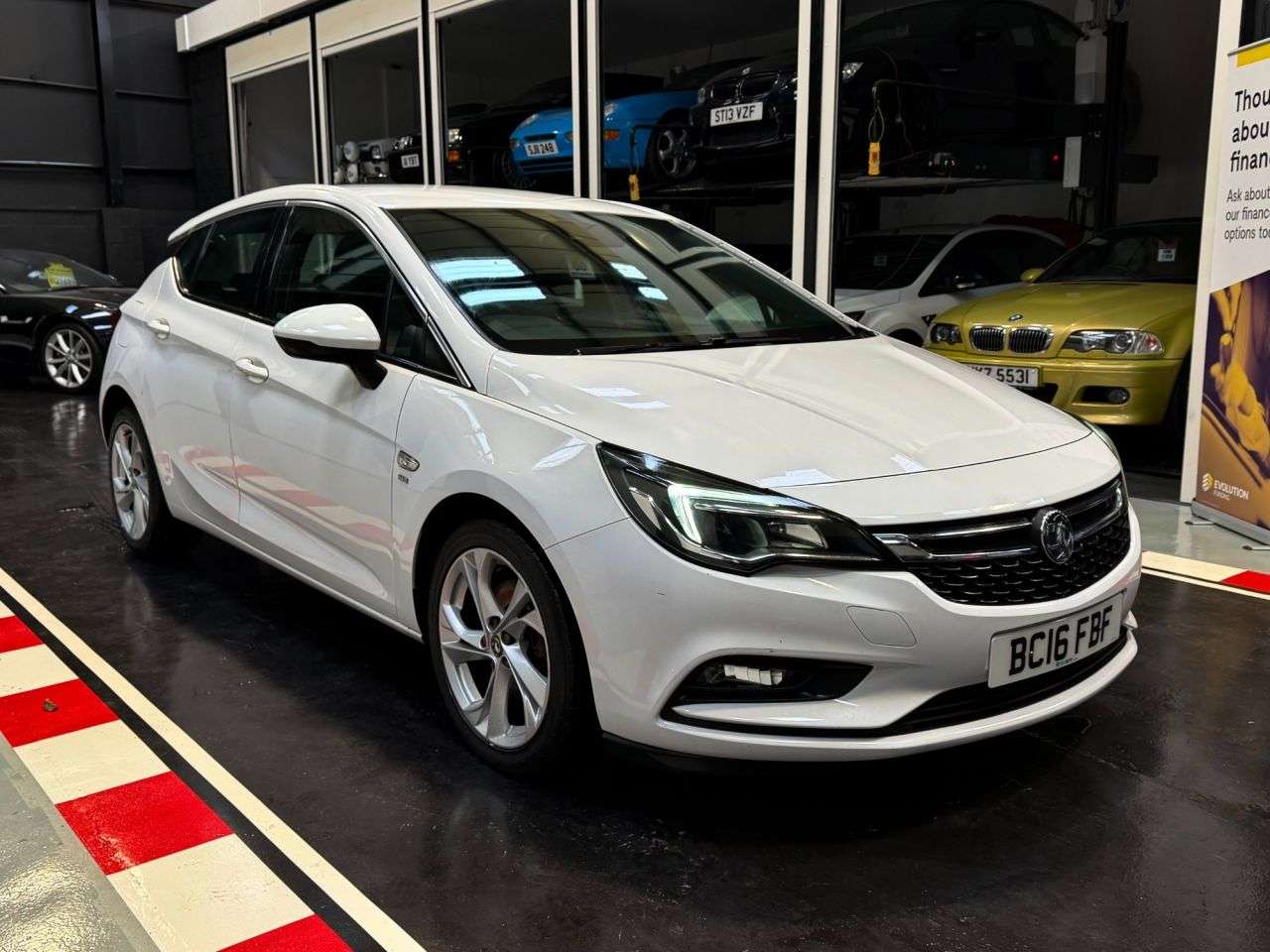 A 2016 VAUXHALL ASTRA 1.6 CDTi BlueInjection SRi Nav Hatchback 5dr Diesel Manual Euro 6 (s/s) (13 A 2016 VAUXHALL ASTRA 1.6 CDTi BlueInjection SRi Nav Hatchback 5dr Diesel Manual Euro 6 (s/s) (13