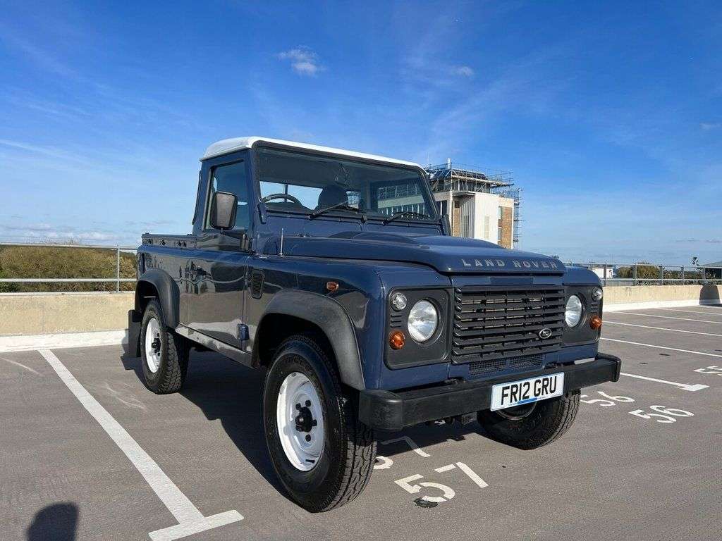 A 2012 LAND ROVER DEFENDER 90 TD PICK UP A 2012 LAND ROVER DEFENDER 90 TD PICK UP