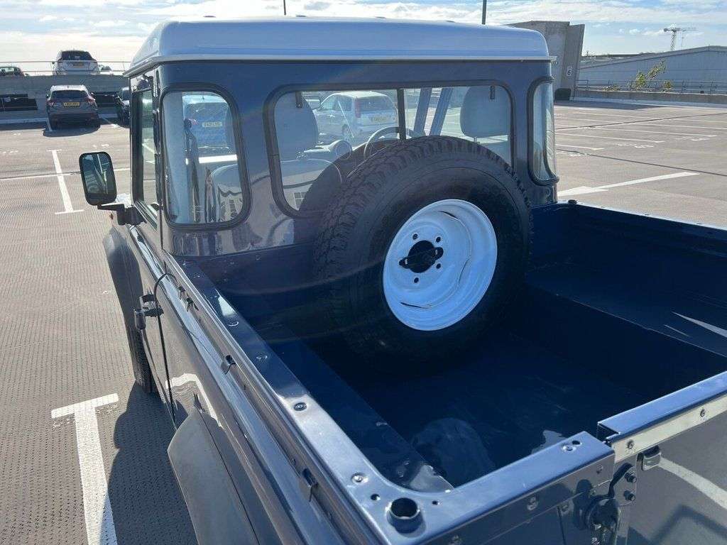 0 LAND ROVER DEFENDER 0 LAND ROVER DEFENDER