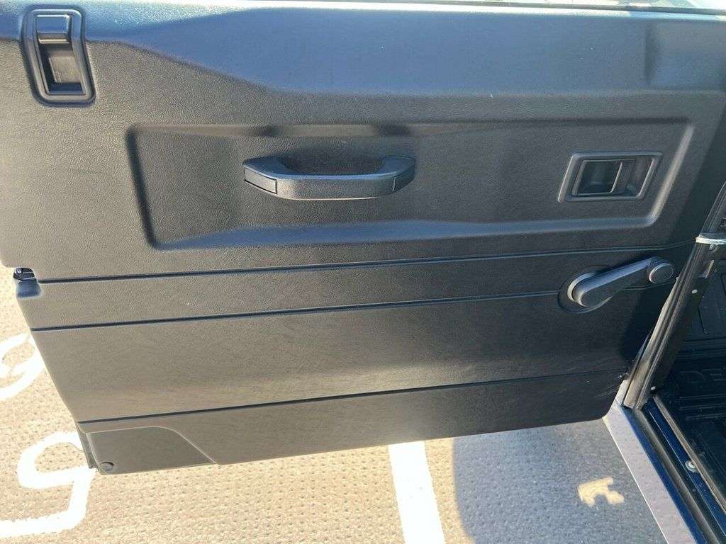 0 LAND ROVER DEFENDER 0 LAND ROVER DEFENDER