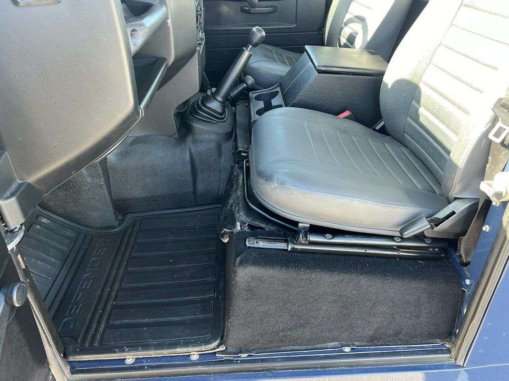0 LAND ROVER DEFENDER 0 LAND ROVER DEFENDER