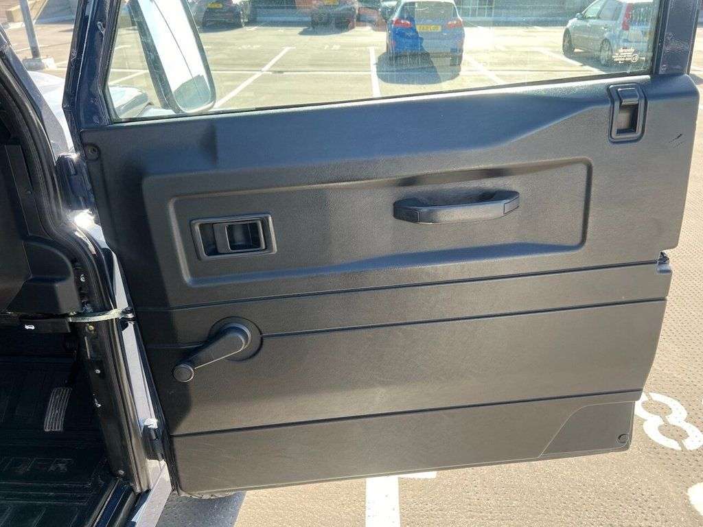 0 LAND ROVER DEFENDER 0 LAND ROVER DEFENDER