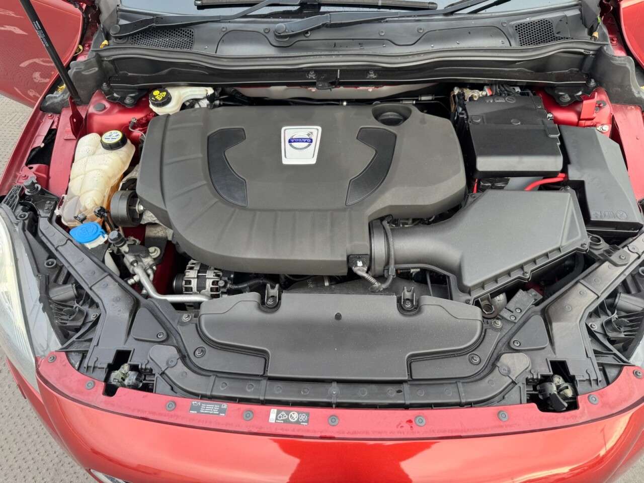 2013 VOLVO V40 2013 VOLVO V40