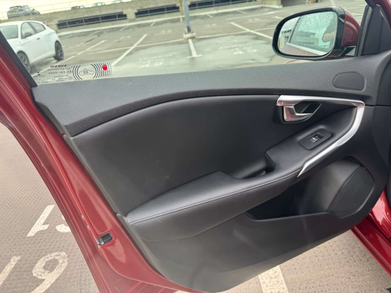 2013 VOLVO V40 2013 VOLVO V40