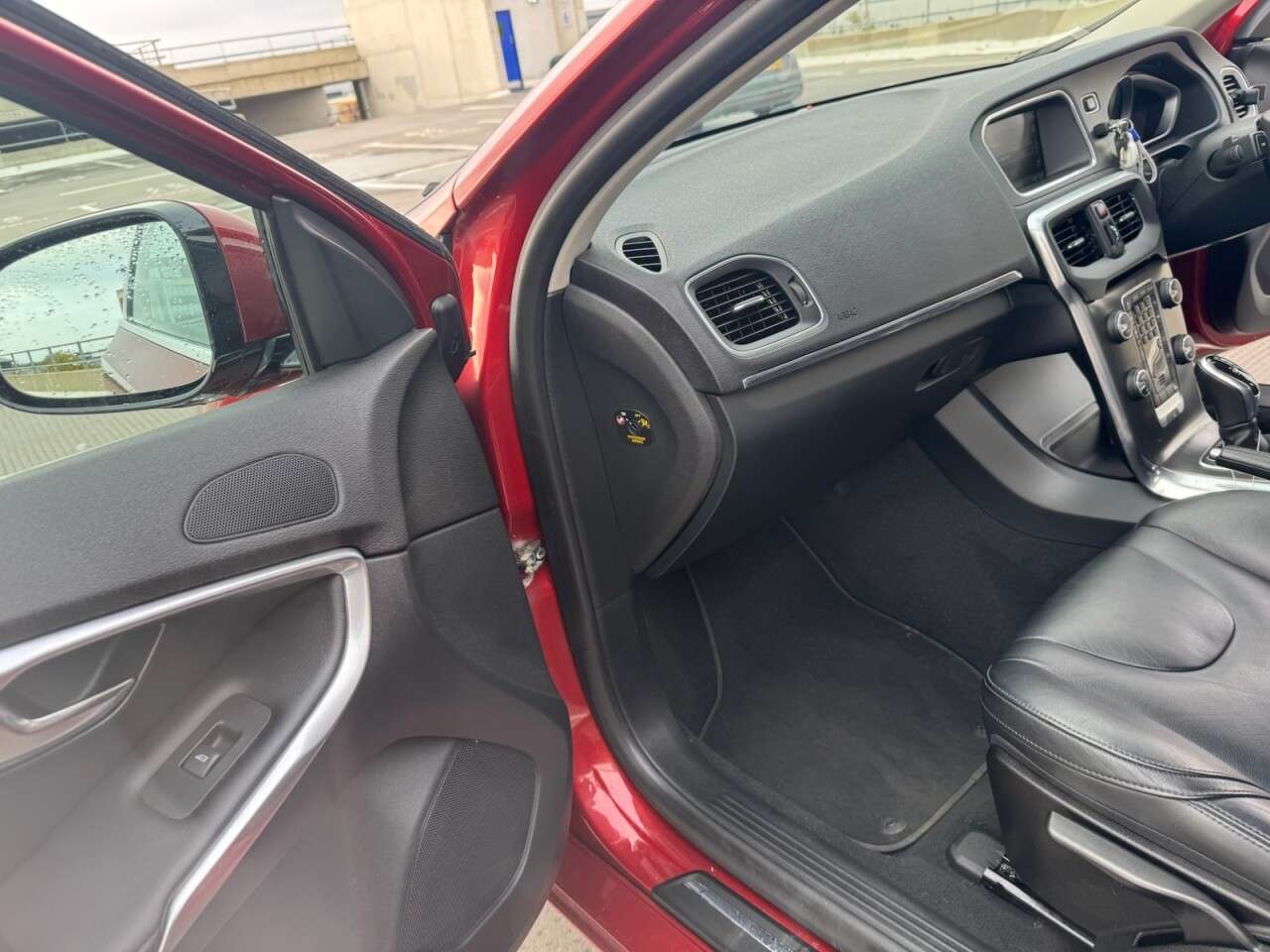 2013 VOLVO V40 2013 VOLVO V40