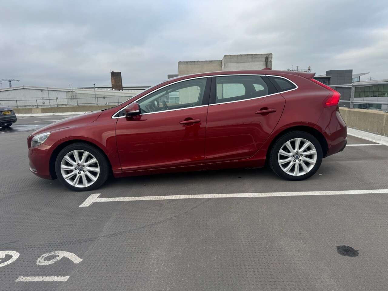 2013 VOLVO V40 2013 VOLVO V40