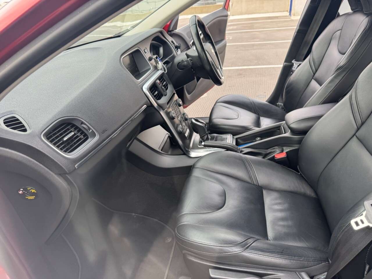 2013 VOLVO V40 2013 VOLVO V40