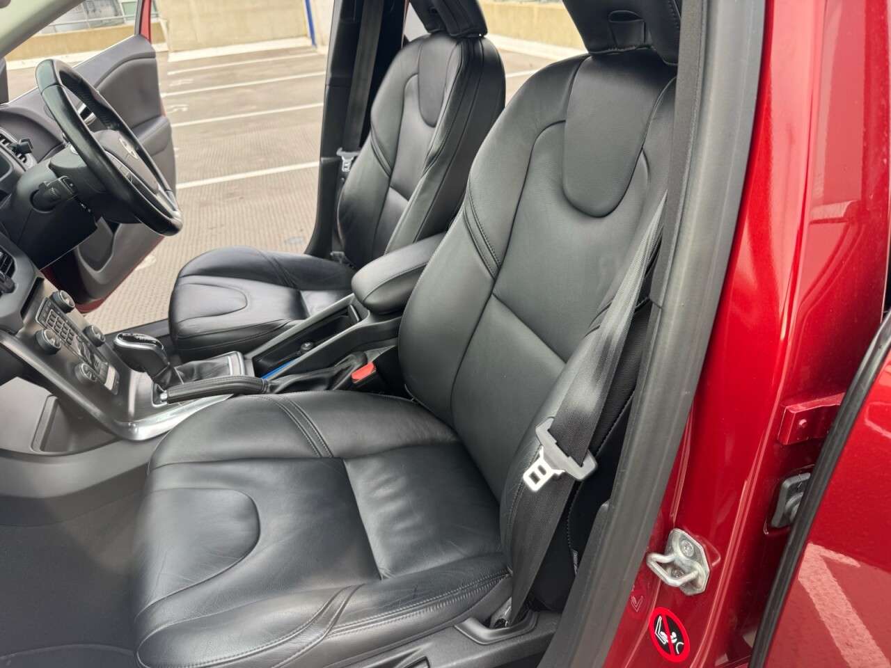 2013 VOLVO V40 2013 VOLVO V40