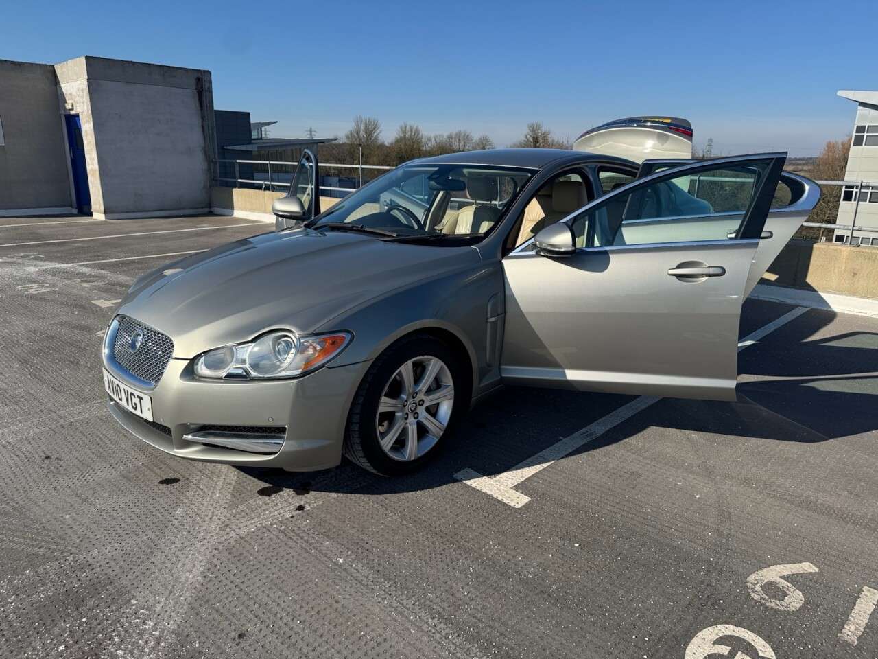 2010 JAGUAR XF 2010 JAGUAR XF