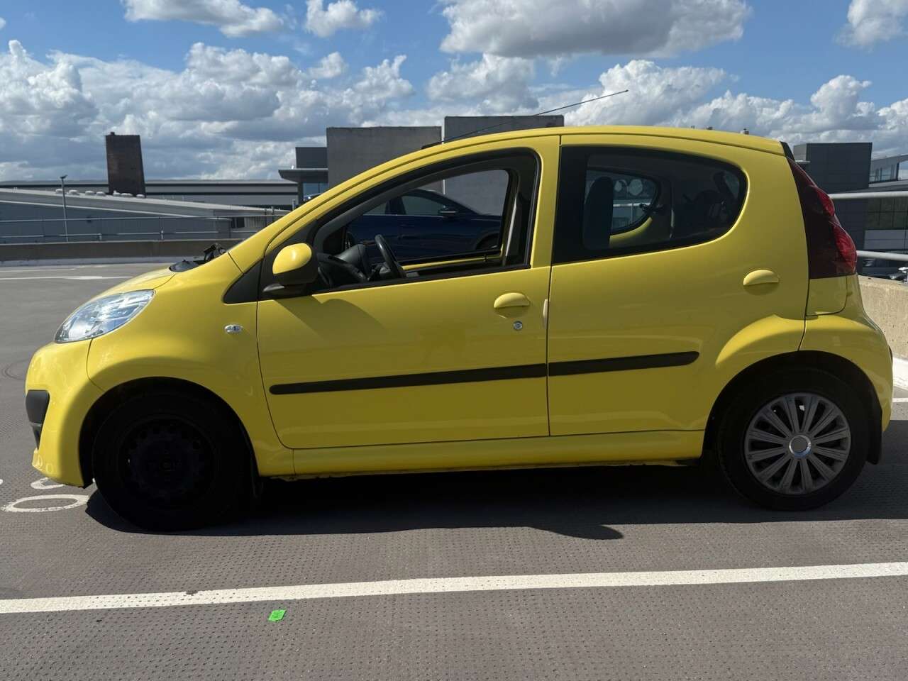 2013 PEUGEOT 107 2013 PEUGEOT 107