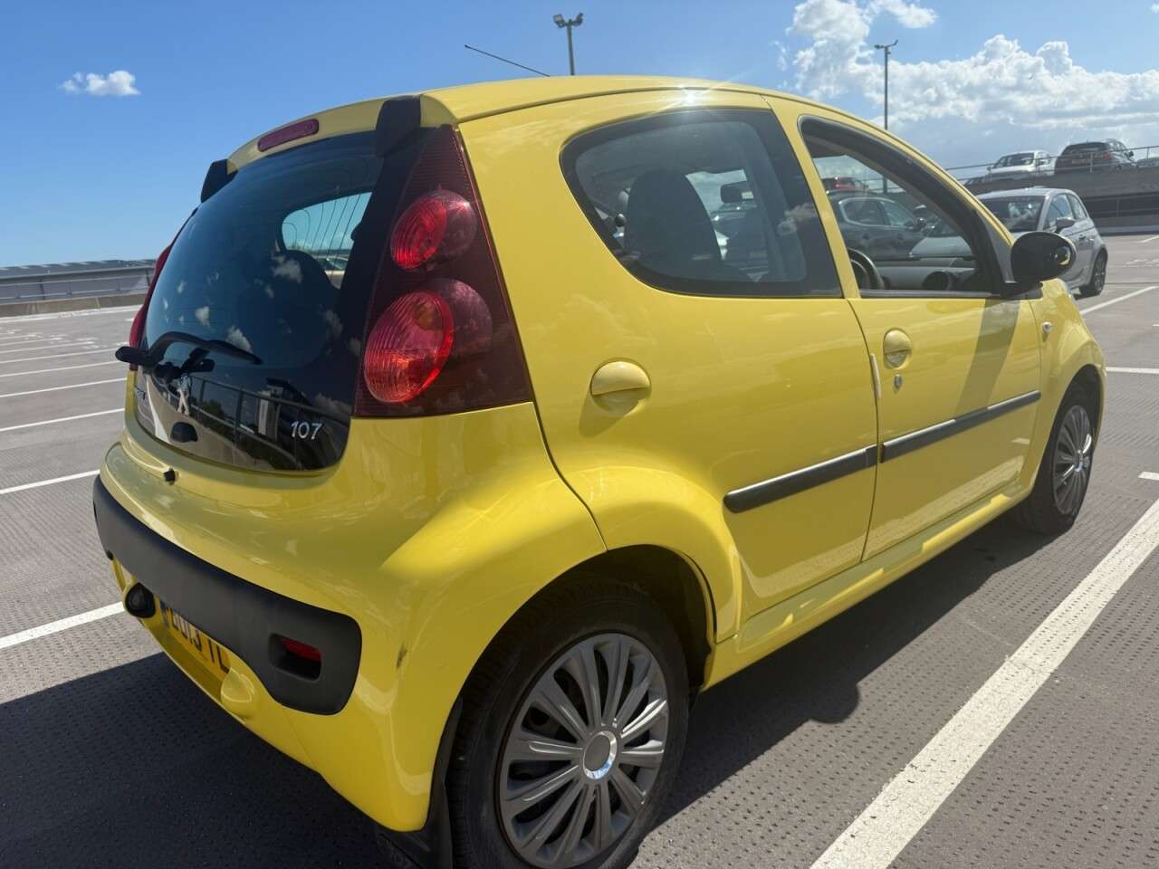 2013 PEUGEOT 107 2013 PEUGEOT 107