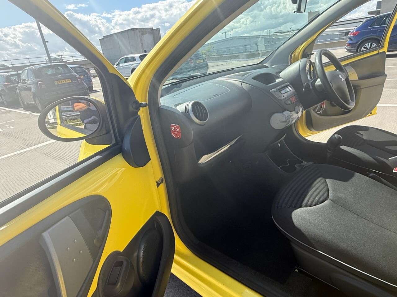 2013 PEUGEOT 107 2013 PEUGEOT 107