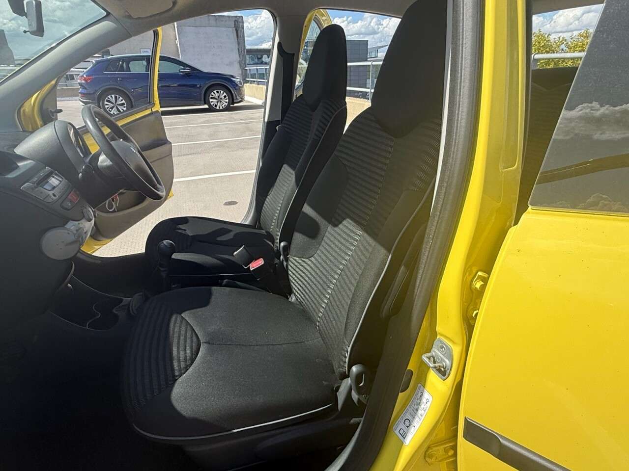 2013 PEUGEOT 107 2013 PEUGEOT 107