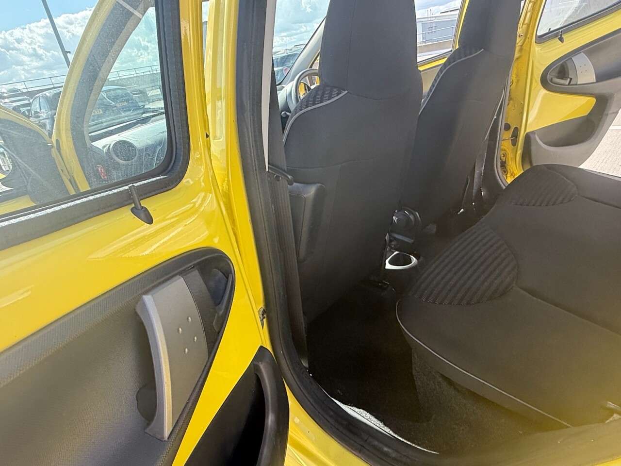 2013 PEUGEOT 107 2013 PEUGEOT 107