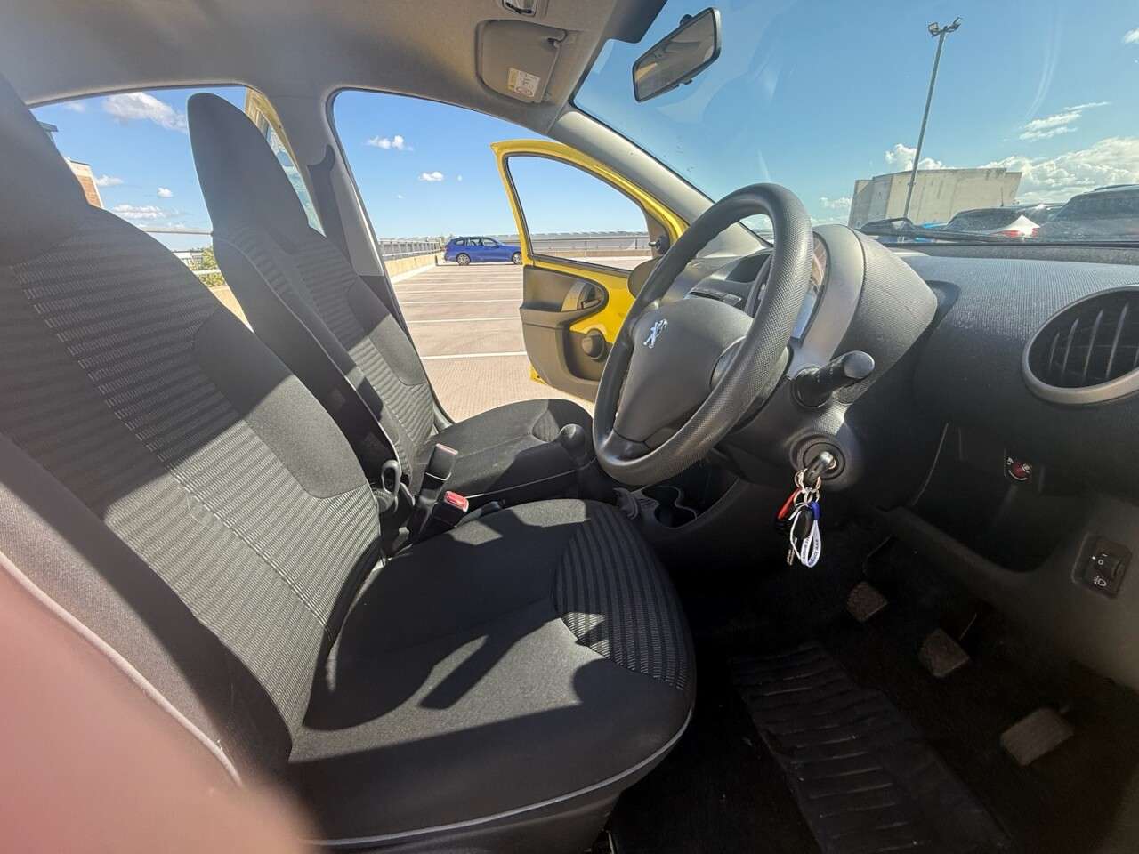 2013 PEUGEOT 107 2013 PEUGEOT 107