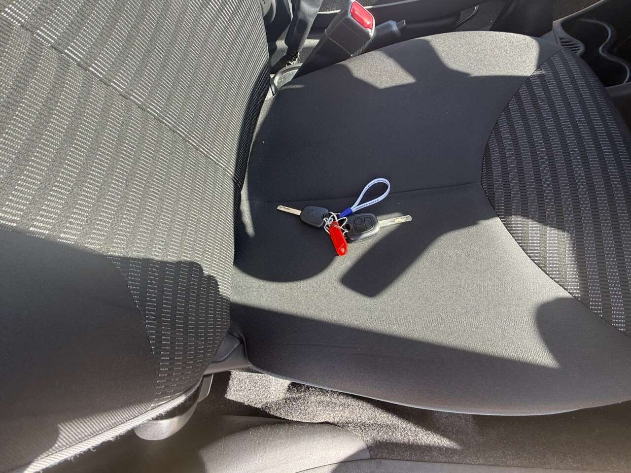 2013 PEUGEOT 107 2013 PEUGEOT 107