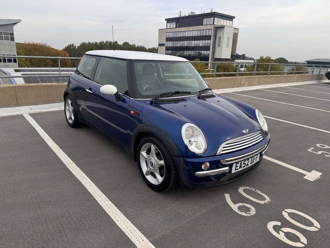A 2002 MINI HATCH 1.6 Cooper Hatchback 3dr Petrol Manual Euro 3 (115 ps) SPARE OR REPAIR / TR A 2002 MINI HATCH 1.6 Cooper Hatchback 3dr Petrol Manual Euro 3 (115 ps) SPARE OR REPAIR / TR