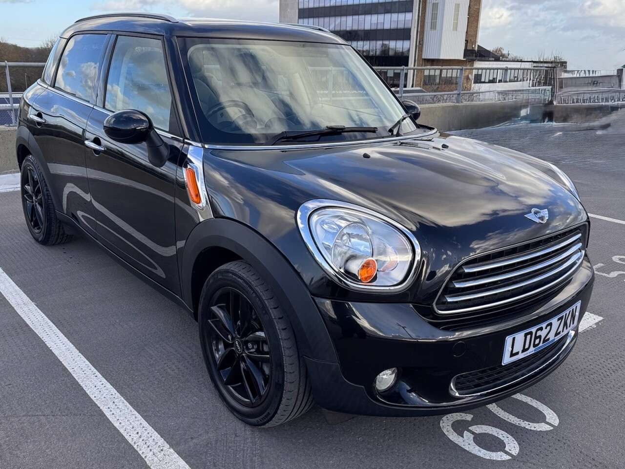 A 2012 MINI COUNTRYMAN 1.6 Cooper SUV 5dr Petrol Auto Euro 5 (122 ps) 1 year mot and service inclu A 2012 MINI COUNTRYMAN 1.6 Cooper SUV 5dr Petrol Auto Euro 5 (122 ps) 1 year mot and service inclu