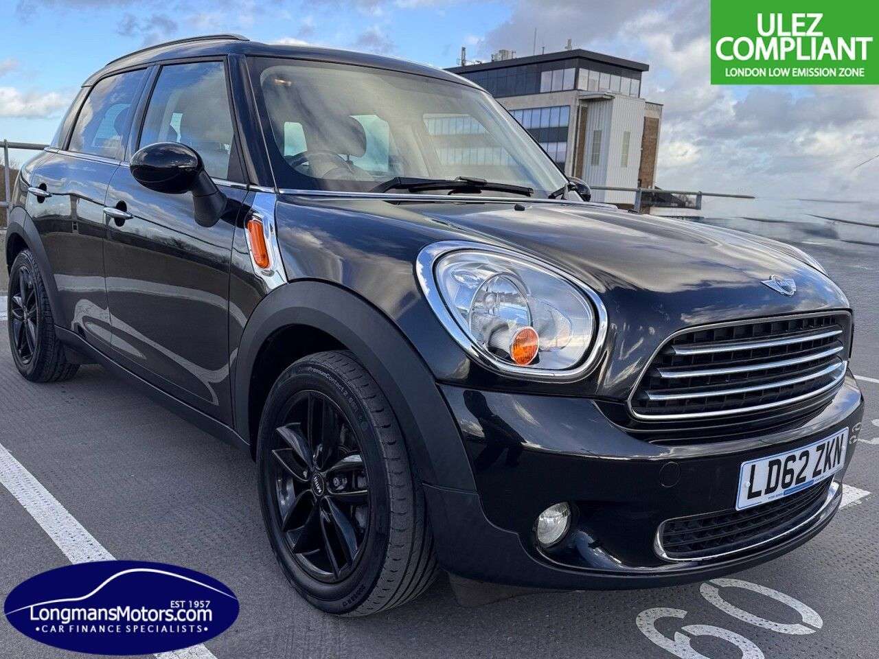A 2012 MINI COUNTRYMAN 1.6 Cooper SUV 5dr Petrol Auto Euro 5 (122 ps) 1 year mot and service inclu A 2012 MINI COUNTRYMAN 1.6 Cooper SUV 5dr Petrol Auto Euro 5 (122 ps) 1 year mot and service inclu