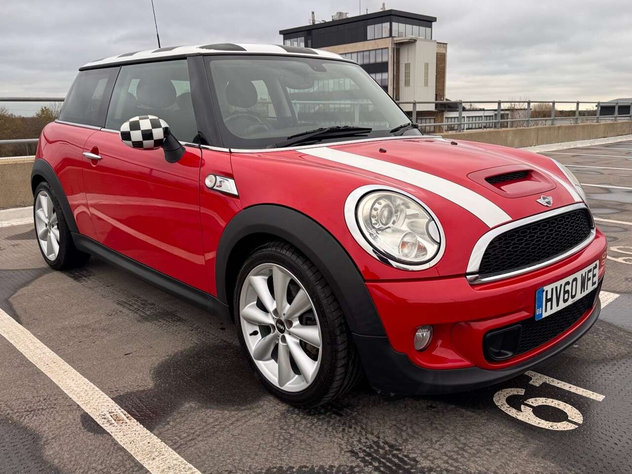 A 2010 MINI HATCH 1.6 Cooper S Hatchback 3dr Petrol Steptronic Euro 5 (184 ps) 1 year mot and A 2010 MINI HATCH 1.6 Cooper S Hatchback 3dr Petrol Steptronic Euro 5 (184 ps) 1 year mot and