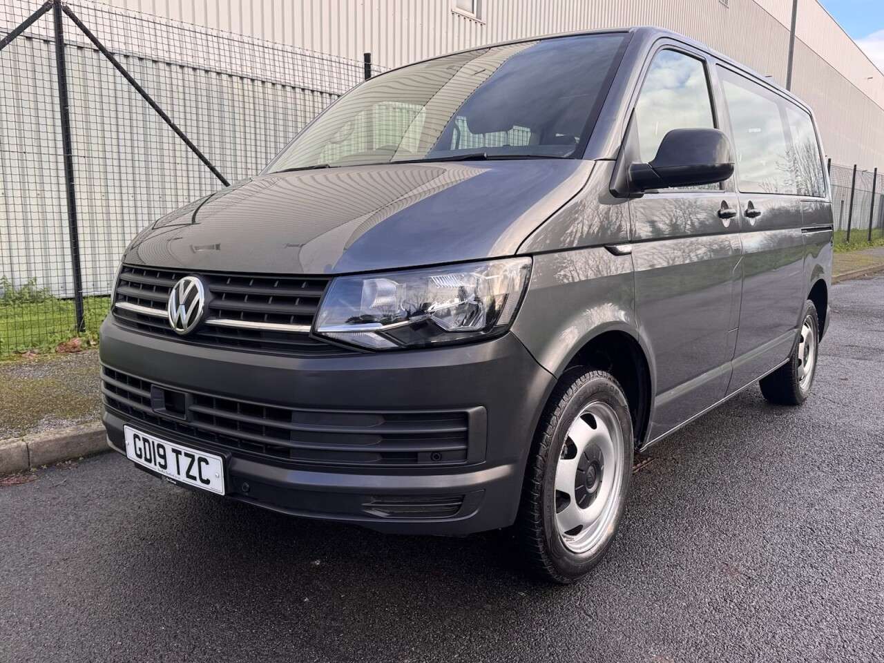 0 VOLKSWAGEN TRANSPORTER SHUTTLE 0 VOLKSWAGEN TRANSPORTER SHUTTLE