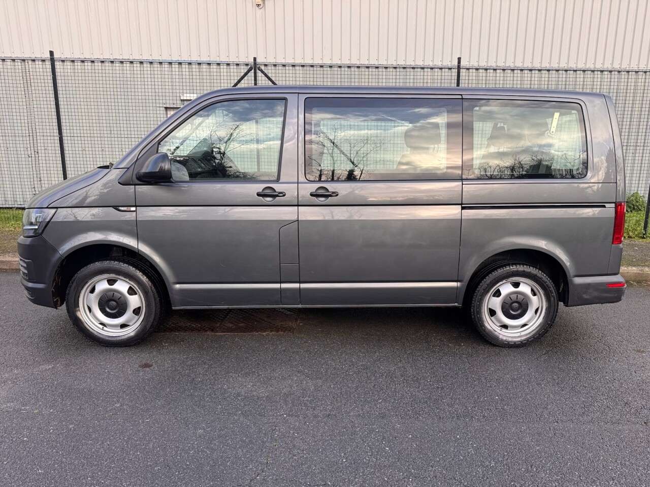 0 VOLKSWAGEN TRANSPORTER SHUTTLE 0 VOLKSWAGEN TRANSPORTER SHUTTLE