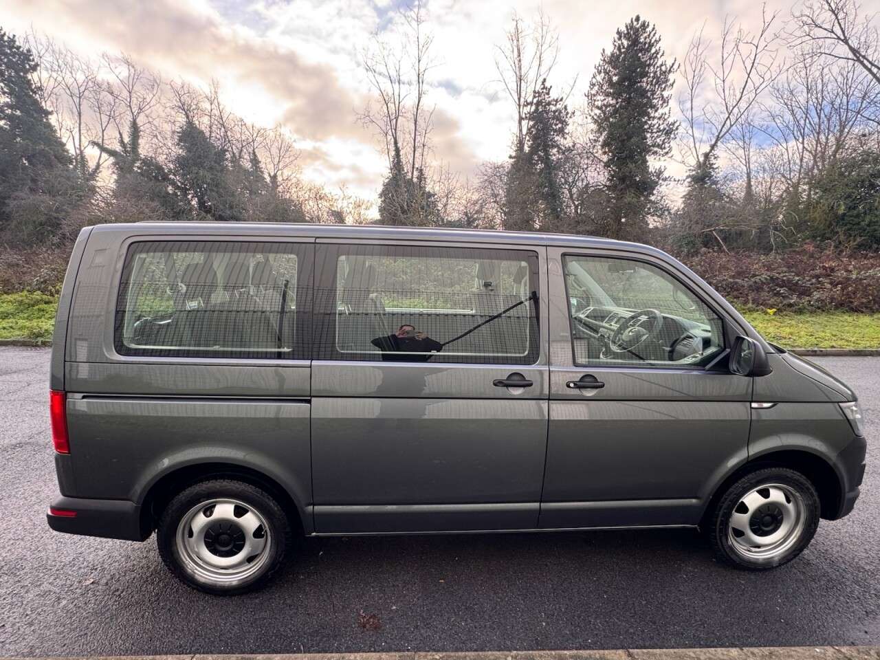 0 VOLKSWAGEN TRANSPORTER SHUTTLE 0 VOLKSWAGEN TRANSPORTER SHUTTLE