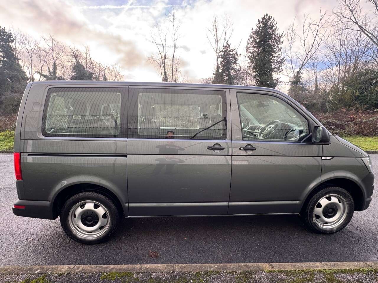 0 VOLKSWAGEN TRANSPORTER SHUTTLE 0 VOLKSWAGEN TRANSPORTER SHUTTLE