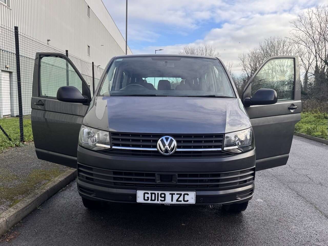 0 VOLKSWAGEN TRANSPORTER SHUTTLE 0 VOLKSWAGEN TRANSPORTER SHUTTLE