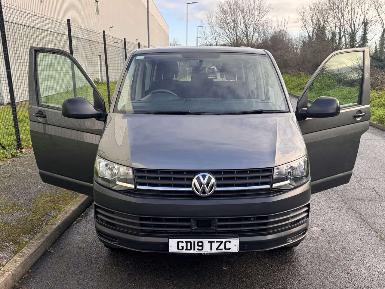 0 VOLKSWAGEN TRANSPORTER SHUTTLE 0 VOLKSWAGEN TRANSPORTER SHUTTLE
