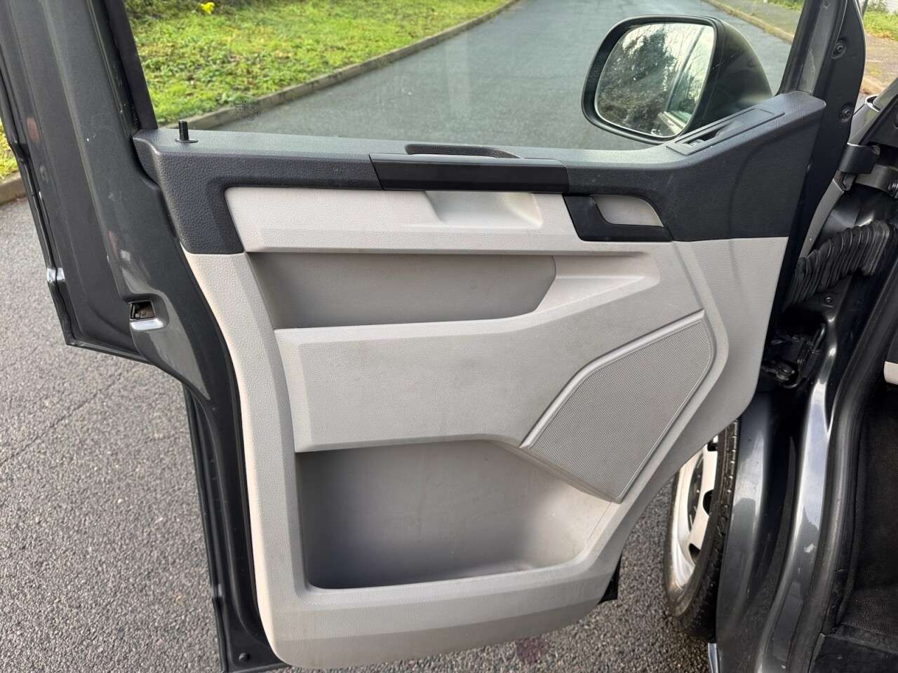 0 VOLKSWAGEN TRANSPORTER SHUTTLE 0 VOLKSWAGEN TRANSPORTER SHUTTLE